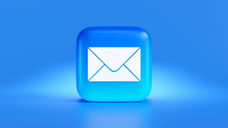 A white envelope signalling emails is inside a blue square as the email app logo. This is on a blue and white background.
